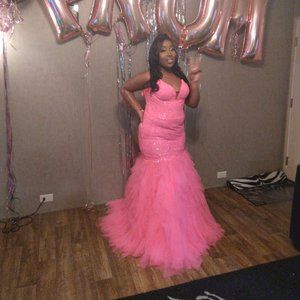 Pink prom dressed 👗